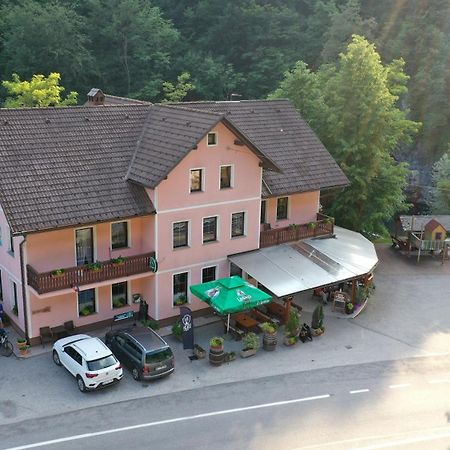 Okrepcevalnica Kurn'K Bed & Breakfast Cerkno Eksteriør bilde