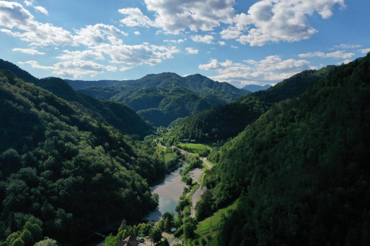 Okrepcevalnica Kurn'K Bed & Breakfast Cerkno Eksteriør bilde
