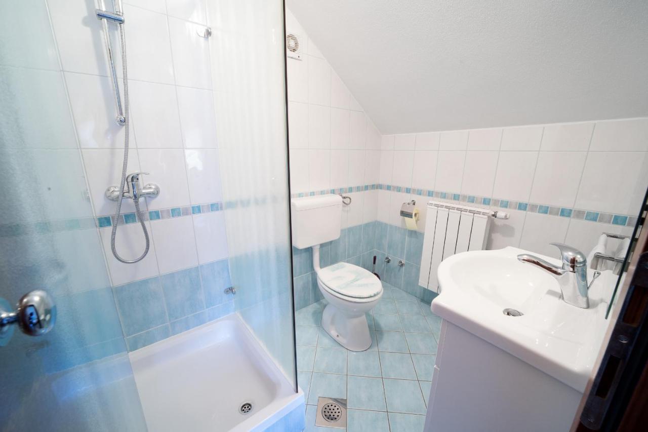 Okrepcevalnica Kurn'K Bed & Breakfast Cerkno Eksteriør bilde
