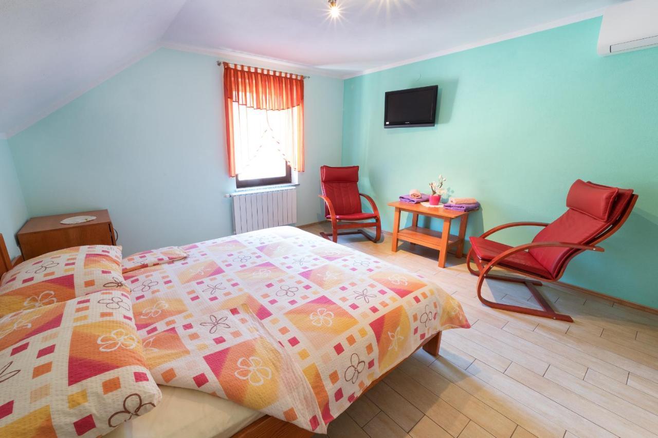 Okrepcevalnica Kurn'K Bed & Breakfast Cerkno Eksteriør bilde