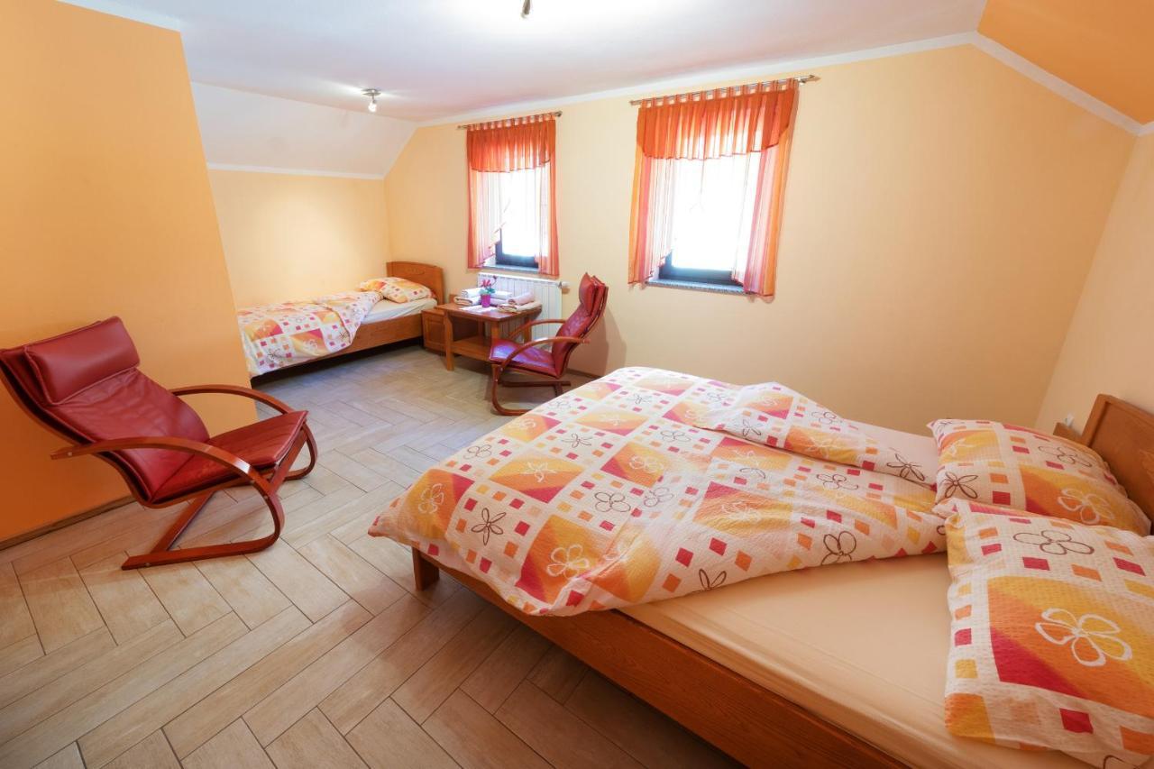 Okrepcevalnica Kurn'K Bed & Breakfast Cerkno Eksteriør bilde