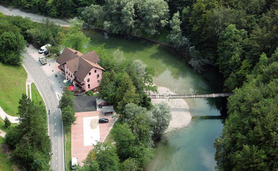 Okrepcevalnica Kurn'K Bed & Breakfast Cerkno Eksteriør bilde