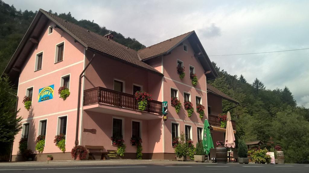 Okrepcevalnica Kurn'K Bed & Breakfast Cerkno Eksteriør bilde